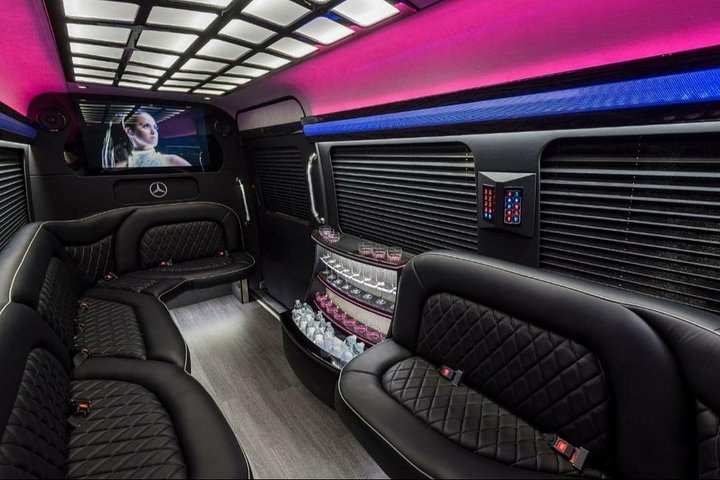 Luxury Party Bus Limo Sprinter #Miami #FortLauderdale #Fll #MIA #SouthBeach #PartyBus #Limos #Sprinters #Limos
#dreamridellc #weddings #dreamrideluxurytransportation 